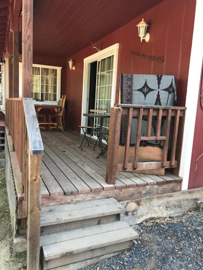 The Red Rooster Lodge Coulterville Bagian luar foto