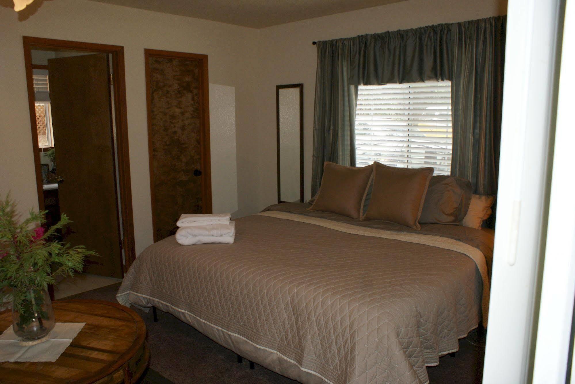 The Red Rooster Lodge Coulterville Bagian luar foto