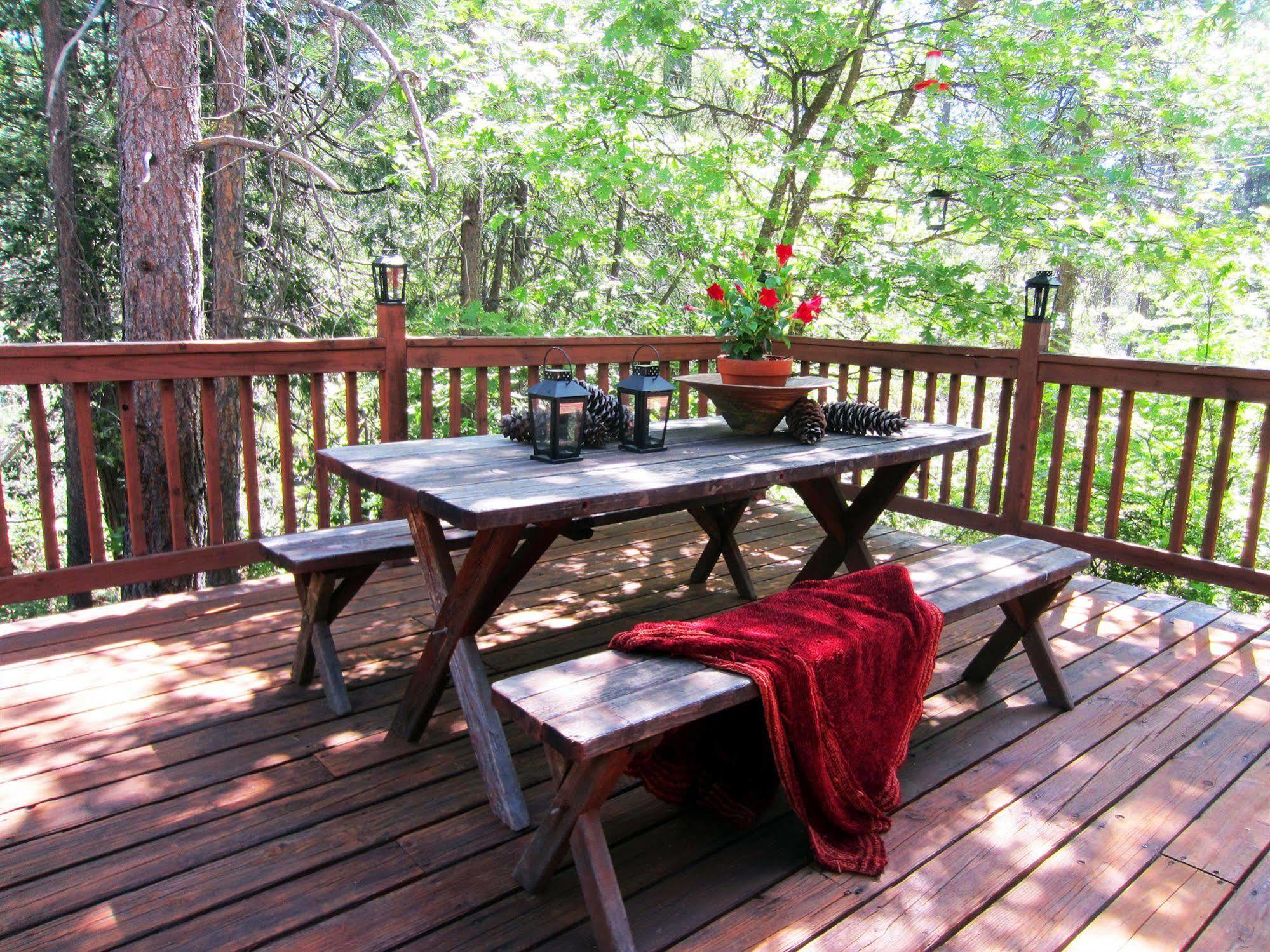 The Red Rooster Lodge Coulterville Bagian luar foto