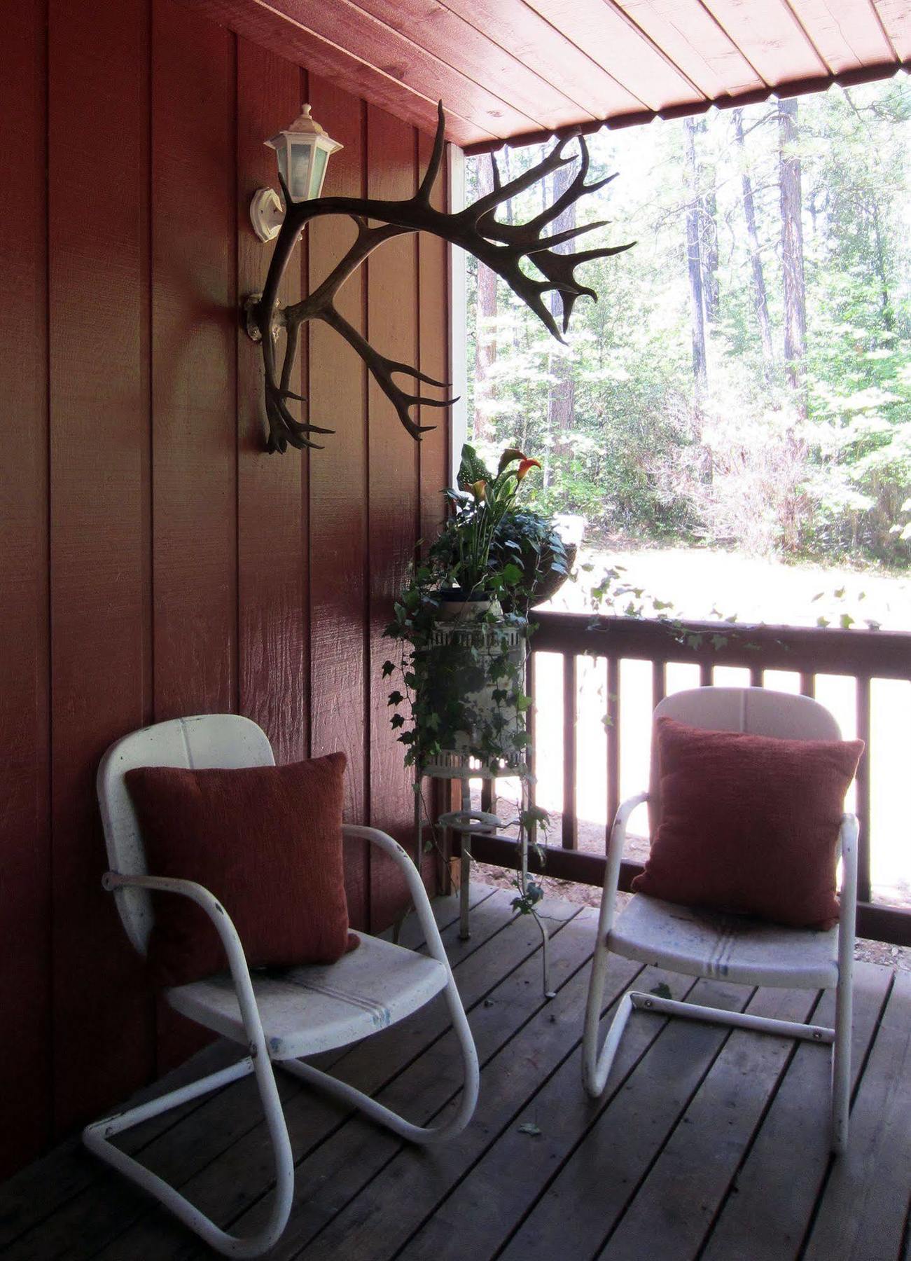 The Red Rooster Lodge Coulterville Bagian luar foto