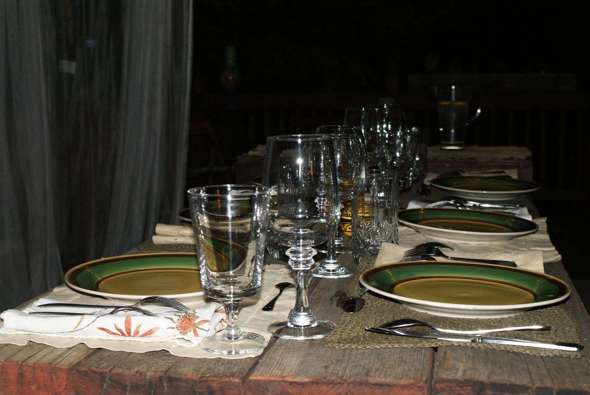 The Red Rooster Lodge Coulterville Bagian luar foto