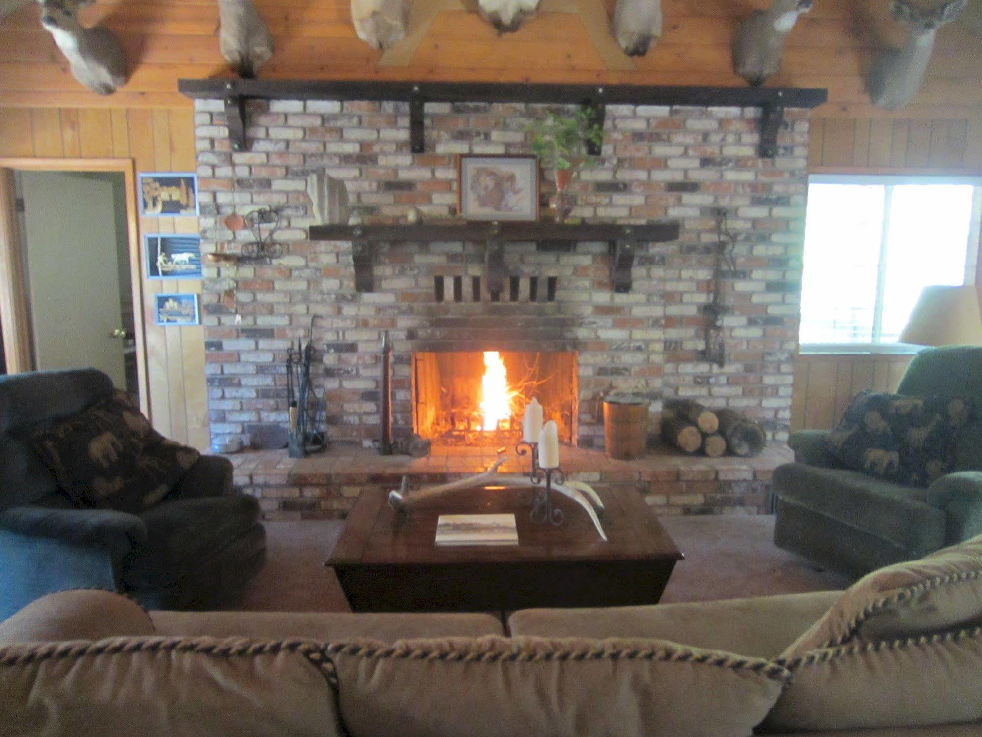 The Red Rooster Lodge Coulterville Bagian luar foto