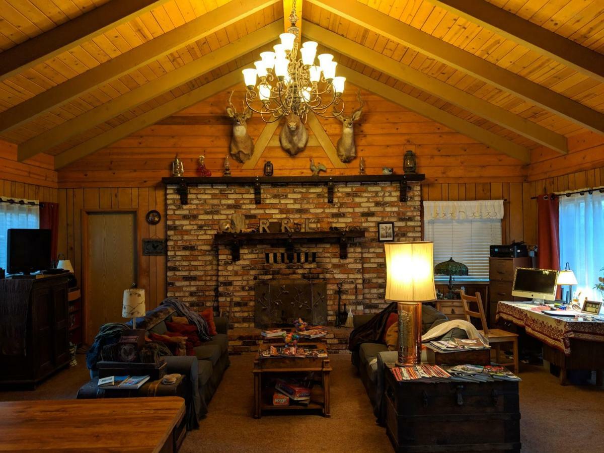 The Red Rooster Lodge Coulterville Bagian luar foto